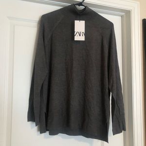 Lightweight turtle neck top